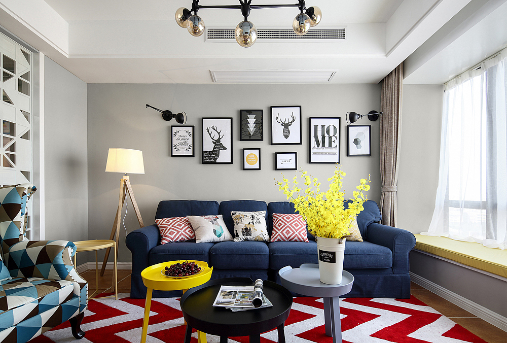 灰色彩漆，布艺沙发，搭配简约家具
